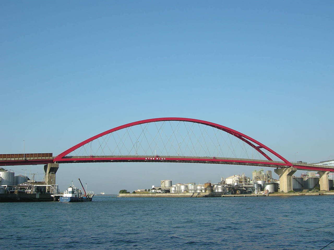 和歌山市築港にかかるきれいな橋です