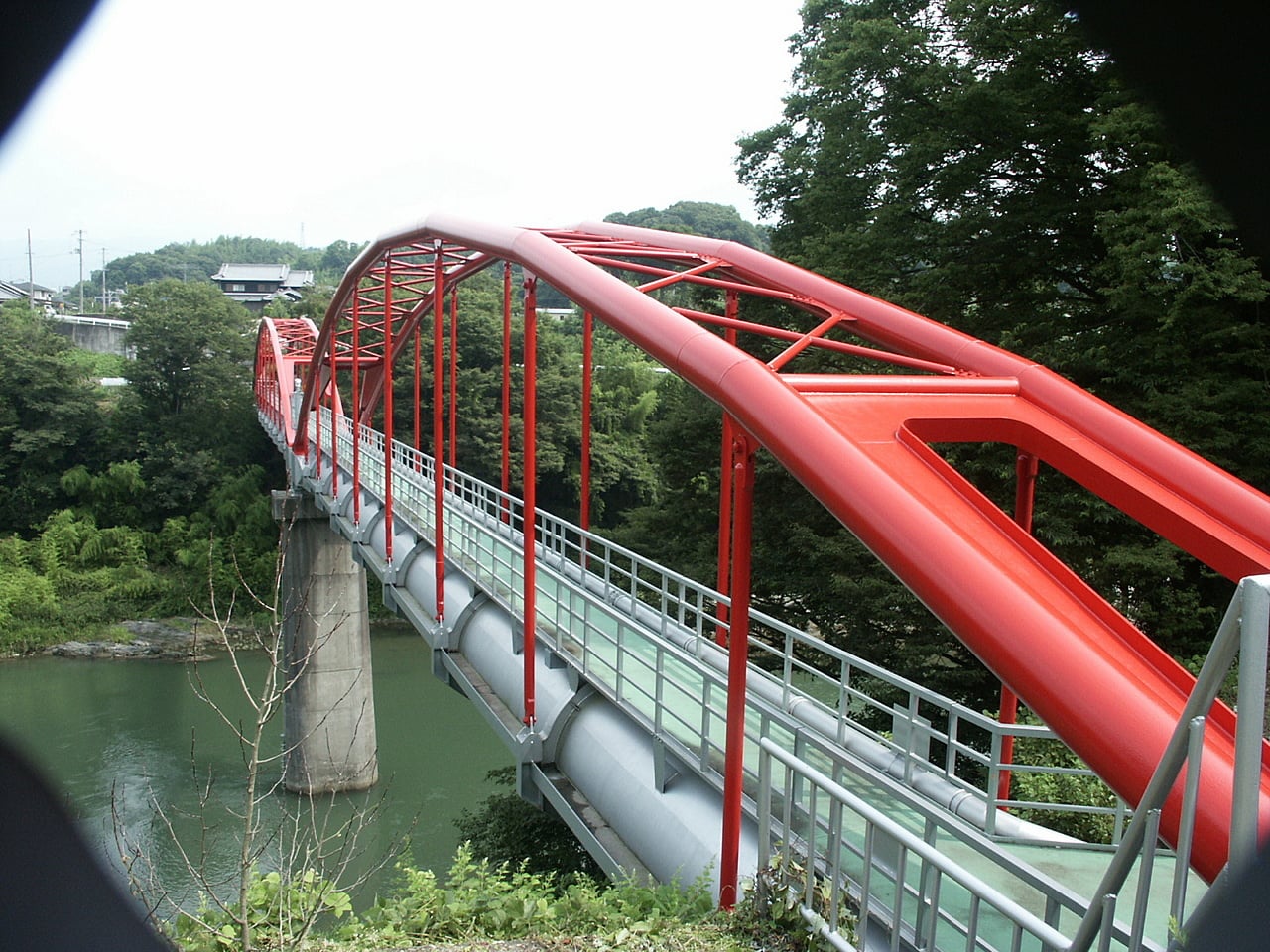 橋本市恋野にかかる水管橋です